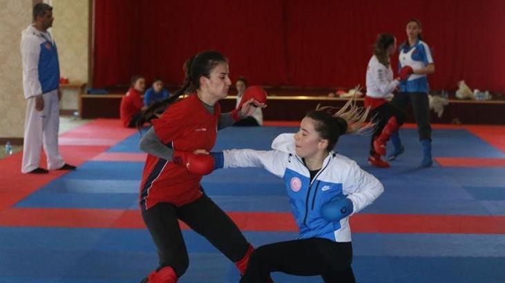 Milli karateciler altına kilitlendi