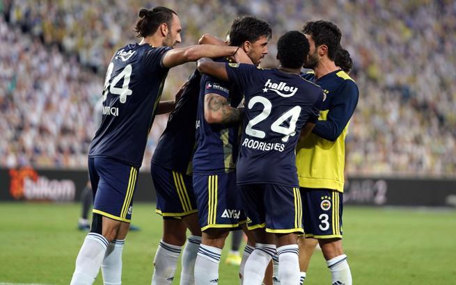 Fenerbahçe teknik ekibi takıma jest yaptı