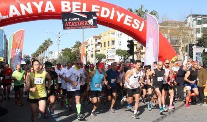 Alanya'da Atatürk koşusu ve yarı maratonu