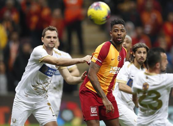 Galatasaray 15 haftada yıkıldı