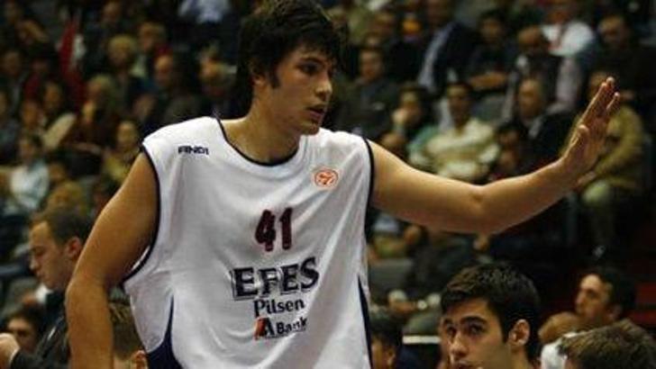 Cenk Akyol yuvaya döndü
