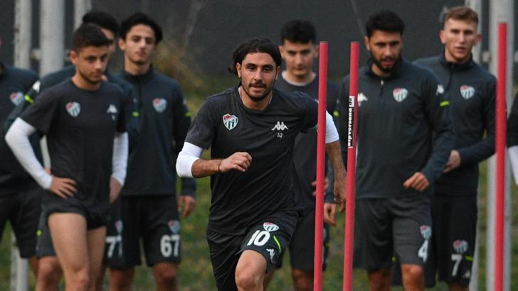 Özer Hurmacı, bin 198 dakika forma giyemedi
