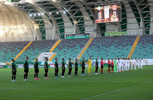 Akhisarspor'da Yılmaz Vural ve 3 futbolcuya izin yok