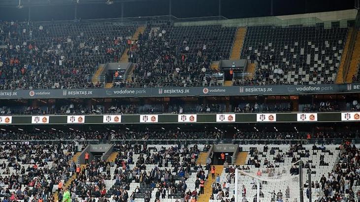 Tribünlerden: Yönetim istifa!
