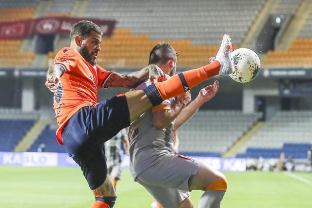 Başakşehir - Galatasaray maçında inanılmaz olay!