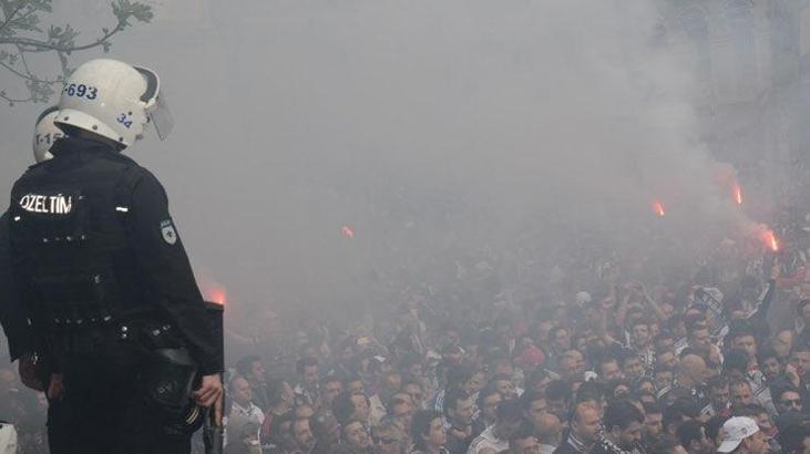 Polisten taraftara biber gazlı müdahale!