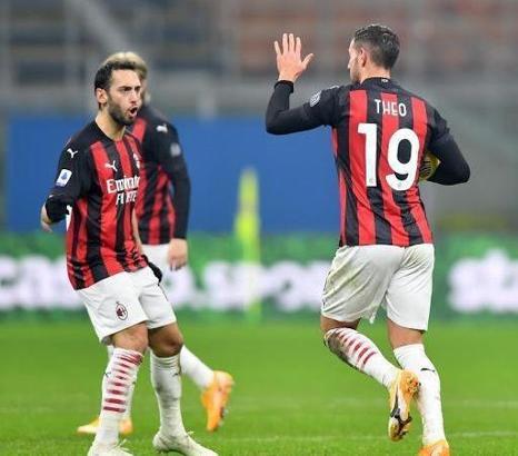 Hakan Çalhanoğlu ve Theo Hernandez, koronavirüse yakalandı!