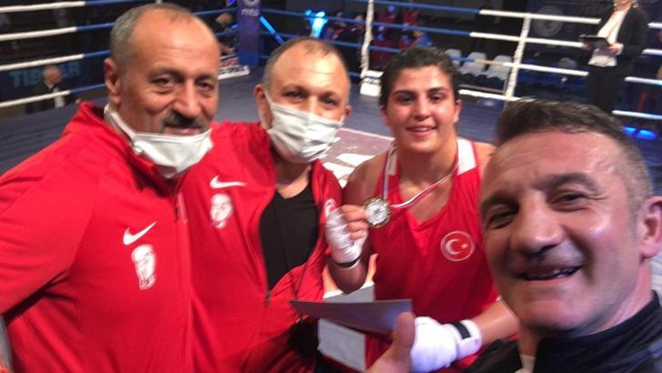 Busenaz Sürmeneli'den altın, Buse Naz Çakıroğlu'ndan gümüş madalya