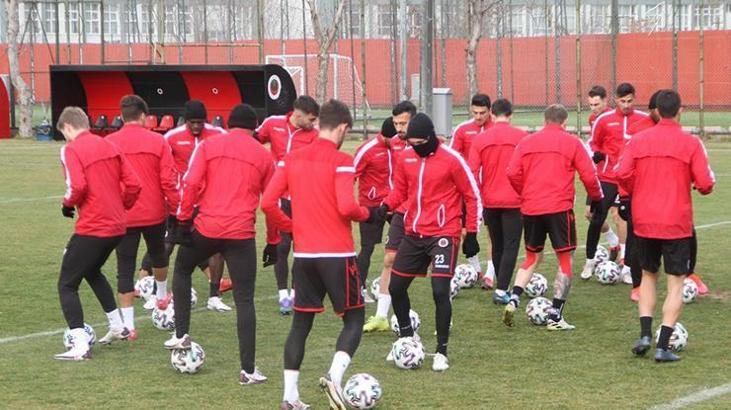 Gençlerbirliği'nde Floyd Ayite ve Stancu takımdan ayrı çalıştı