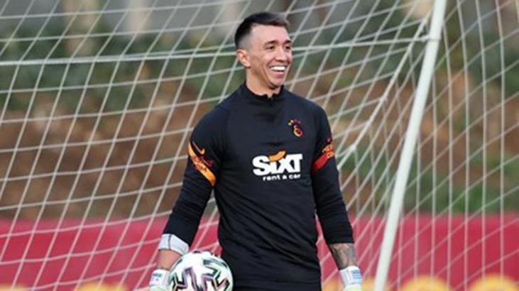 Galatasaray'da Muslera ve Feghouli sevinci