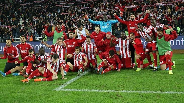Fenerbahçe'yi de yenen Sivasspor tarih yazıyor!