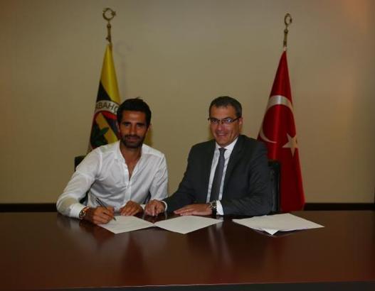 Alper Potuk, yenilenen sözleşmesini imzaladı