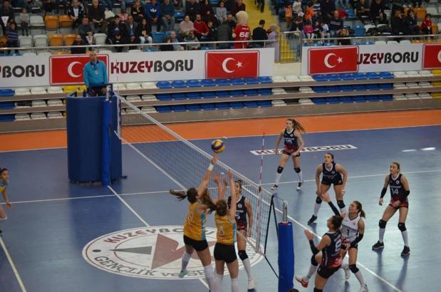 Kuzeyboru sahasında PTT'yi 3-0 mağlup etti