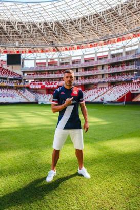 Podolski: Değerli forma için de sonuna kadar savaşacağım