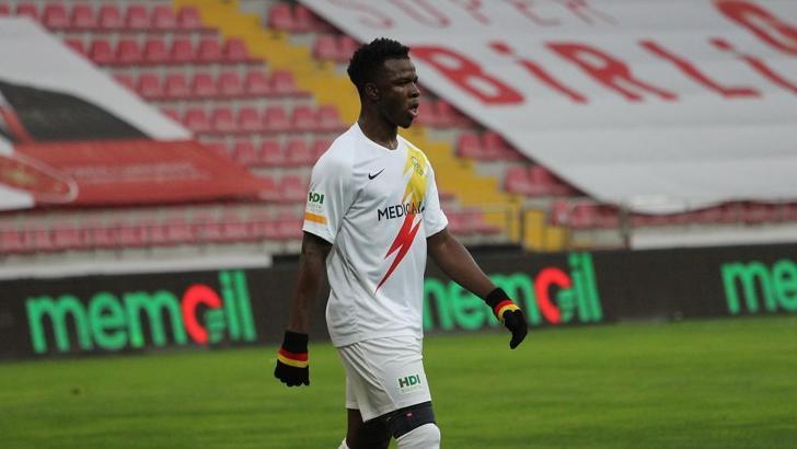 Galatasaray ve Fenerbahçe karşı karşıya! Ali Koç, Youssouf Ndayishimiye için devrede!