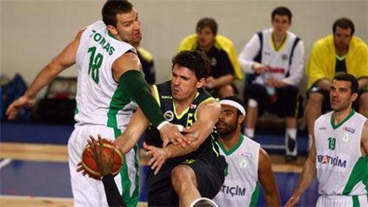 Fenerbahçe Bornova'ya yenildi: 77-71