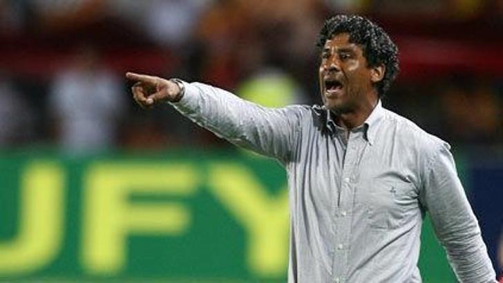 Rijkaard odaya kapandı!