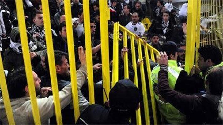 Tribünlerde hasar büyük