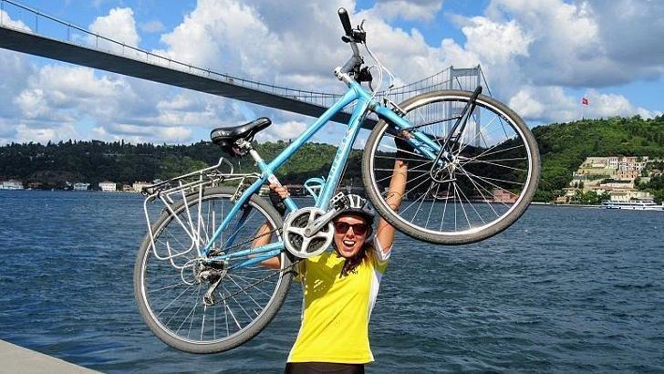 Lauren Pears, İngiltere'den İstanbul'a kadar pedal çevirdi
