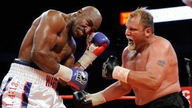 Holyfield hâlâ taş gibi!