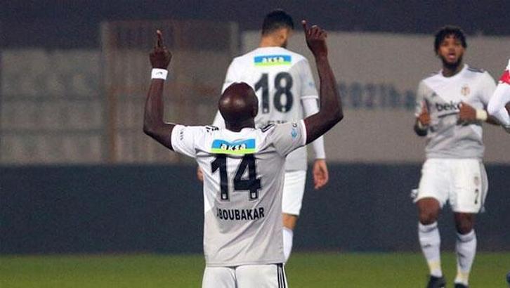 Aboubakar, Larin ve Ghezzal, Beşiktaş'ı sırtlıyor