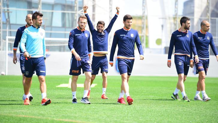 Medipol Başakşehir, Galatasaray maçı hazırlıklarına ara vermeden başladı!