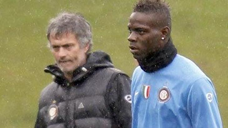 Balotelli Mourinho'dan özür diledi