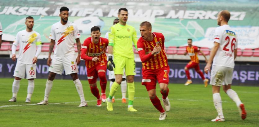 Dimitrios Kolovetsios ilk golünü attı