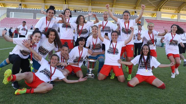 AVON, Beşiktaş Kadın Futbol Takımı ile gurur duyuyor!