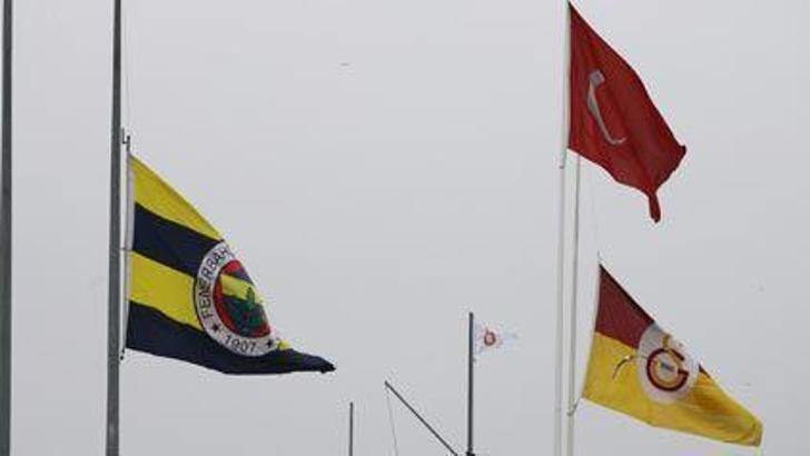 Bayraklar yarıya indi