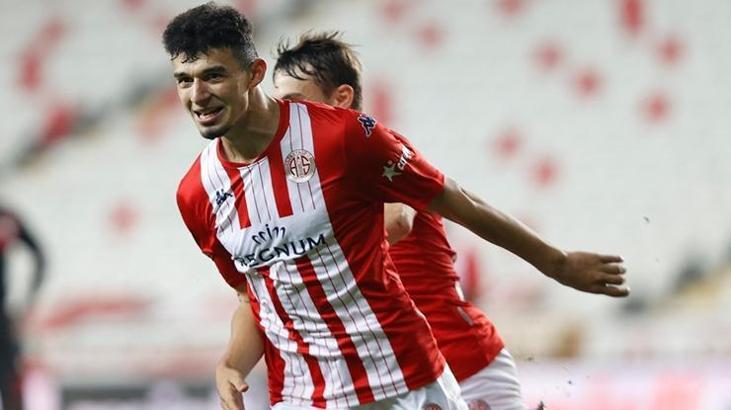 Antalyaspor'da Gökdeniz Bayrakdar sevinci