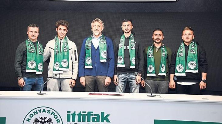 Konyaspor'dan imza şov
