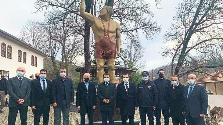 Efsane güreşçi Yaşar Doğu Samsun'da anıldı