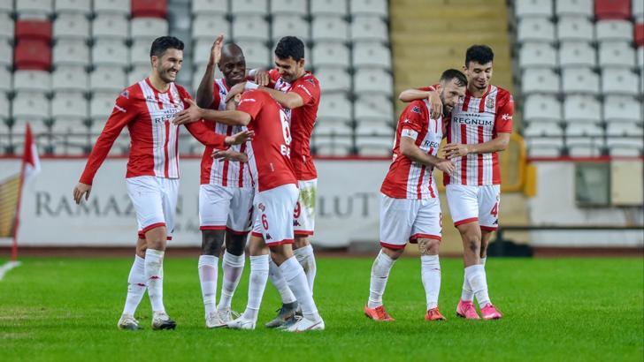 Antalyaspor deplasmanda ilk kez kazanmak istiyor