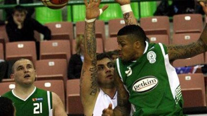 Efes Pilsen çok rahat: 104-78