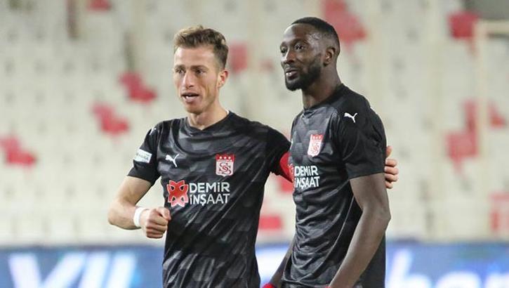 Sivasspor'da Goiano ve Yatabare iki hafta yok
