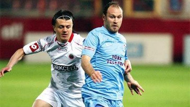 Serkan yine asistini yaptı