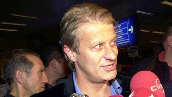 Tugay in Derks out