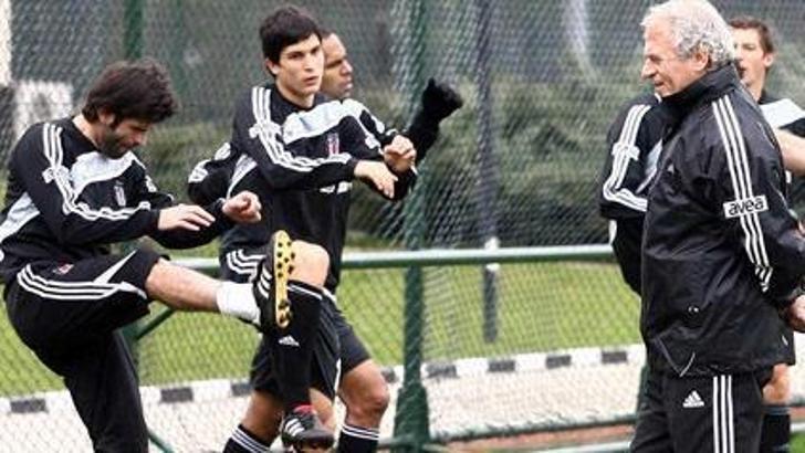 Necip Uysal ilk 11'de!