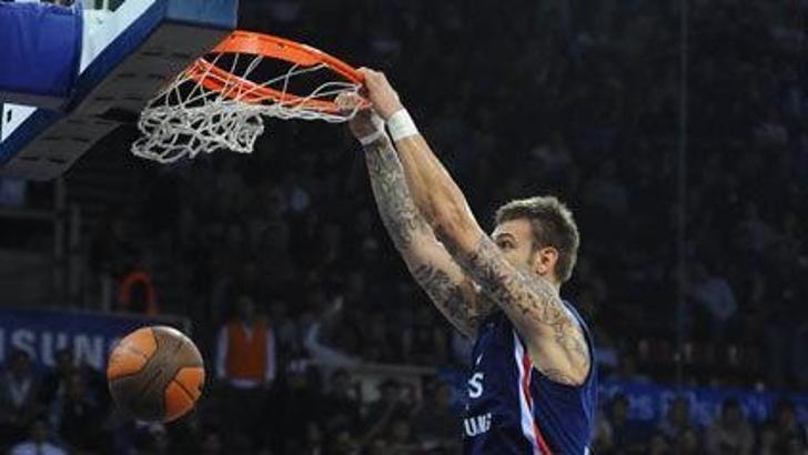 Efes evinde galip: 63-56