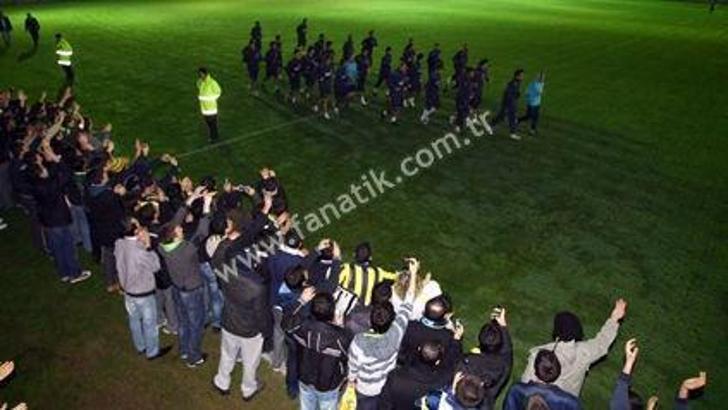 Fenerbahçe taraftarı antrenmanda!