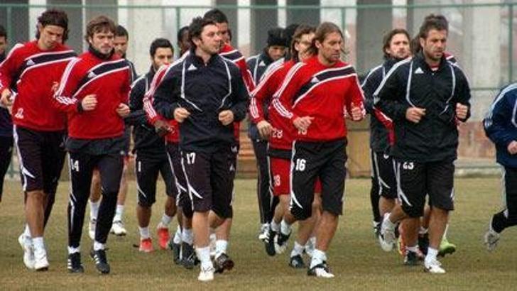 Futbolculara 5 bin TL ceza!