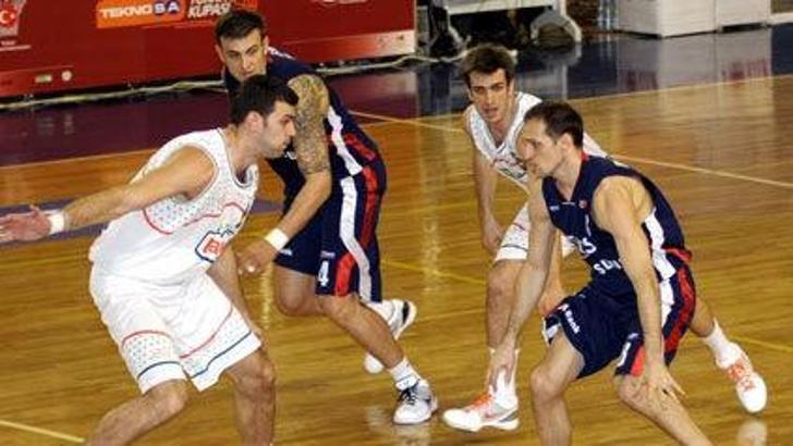 Efes geçit vermedi: 66-79