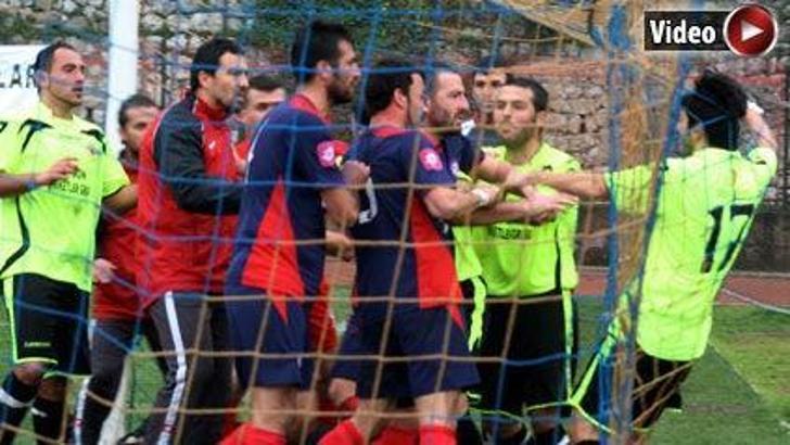 Sahada yumruk yumruğa!