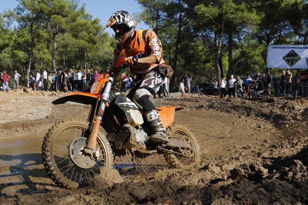 Akdeniz Offroad Kupası 2'nci Ayak şampiyonları Arıcan ve Temel