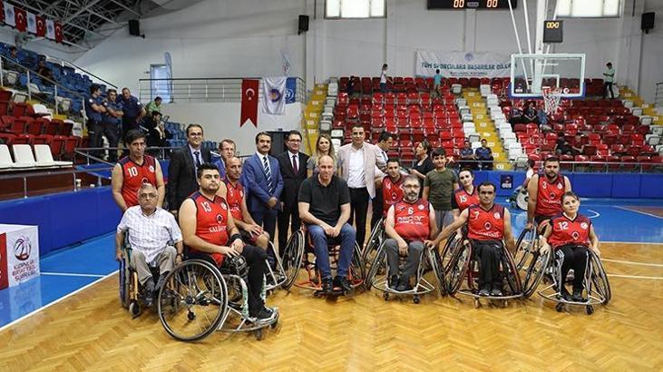 Eski milli basketbolculardan engellilere anlamlı destek
