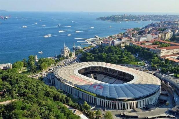 Vodafone Park çatısında büyük skandal!