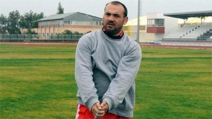 Eşref, geçmişe sünger çekti
