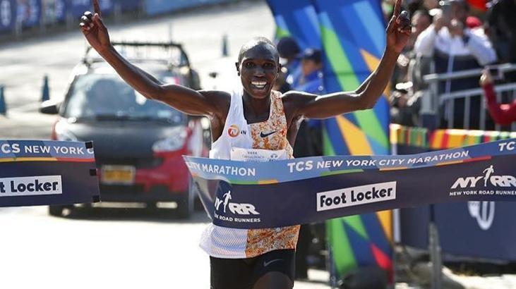 Rekortmen maratoncuya motosiklet çarptı
