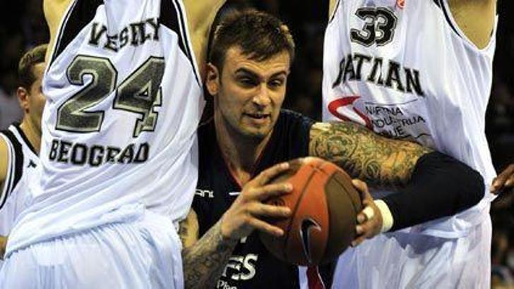 Efes, Partizan önünde